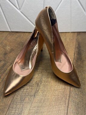 Ted Baker London Rose Gold Pointed Toe Pumps Stilettos Size 38/7.5